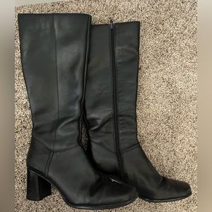 Etienne Aigner leather boots - block heel - women size 8